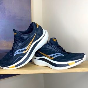 Womans endorphin speed Saucony sneakers